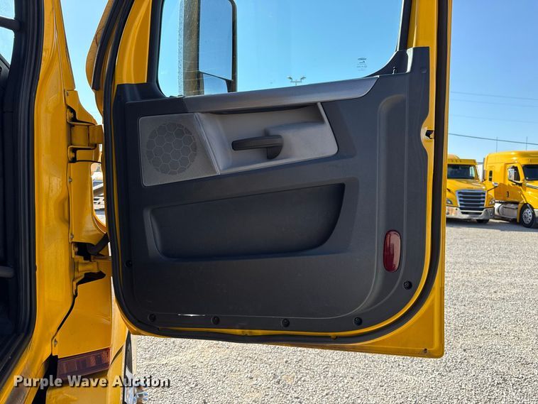 image for item FO4508 2022 Freightliner Cascadia 126 semi truck