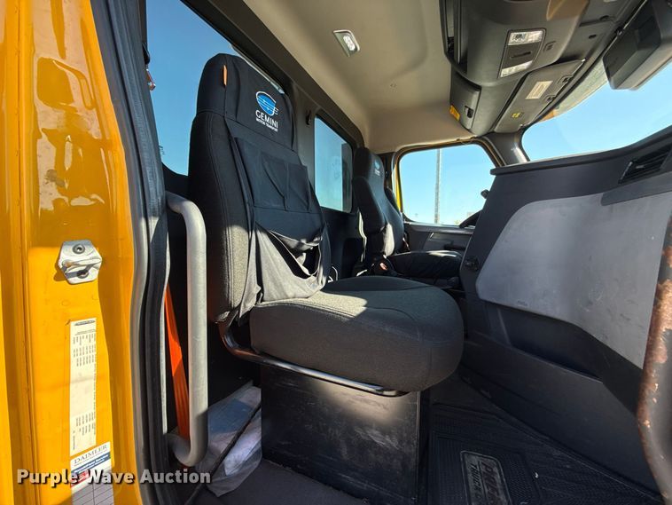 image for item FO4508 2022 Freightliner Cascadia 126 semi truck