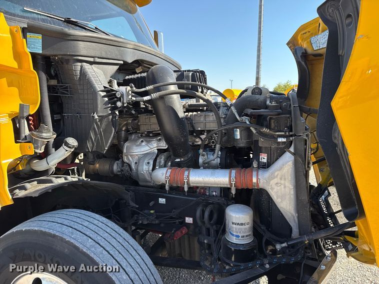 image for item FO4508 2022 Freightliner Cascadia 126 semi truck