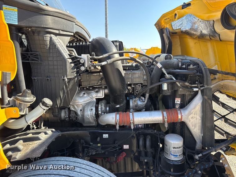 image for item FO4508 2022 Freightliner Cascadia 126 semi truck