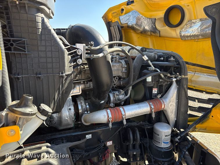 image for item FO4508 2022 Freightliner Cascadia 126 semi truck