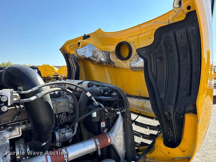 image for item FO4508 2022 Freightliner Cascadia 126 semi truck