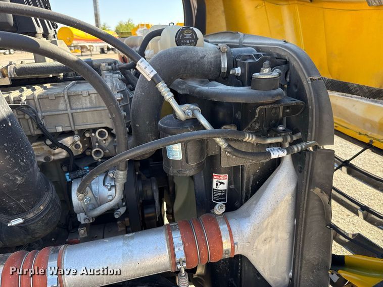 image for item FO4508 2022 Freightliner Cascadia 126 semi truck