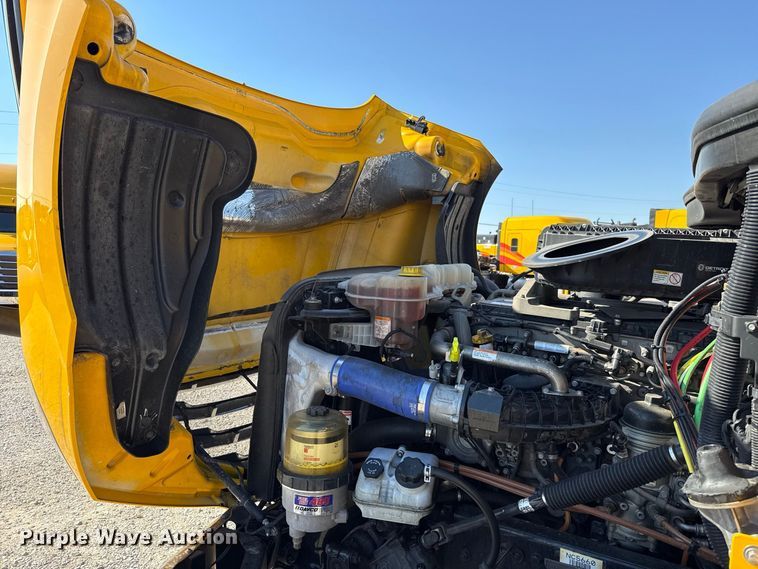 image for item FO4508 2022 Freightliner Cascadia 126 semi truck