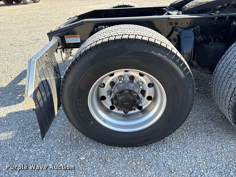 image for item FO4508 2022 Freightliner Cascadia 126 semi truck