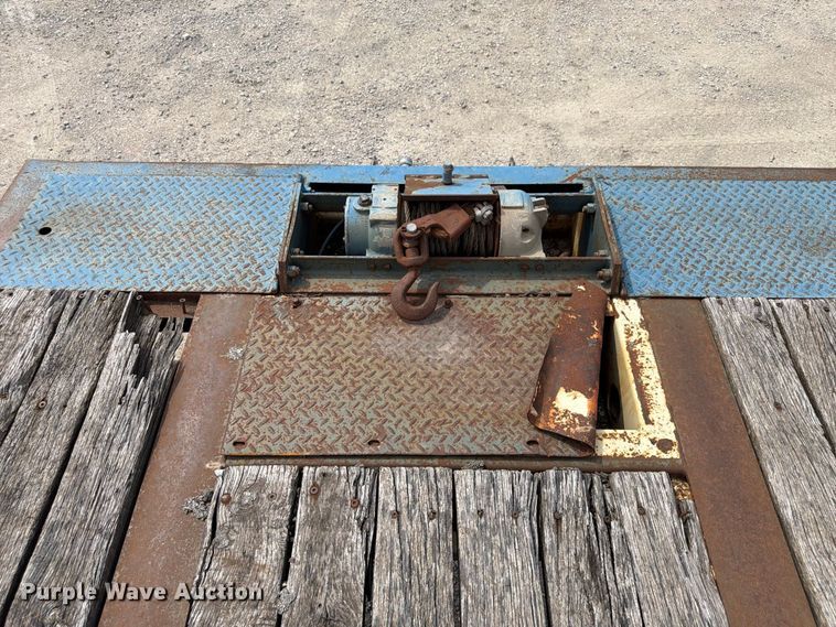 image for item FP3029 1997 Trail King drop deck trailer