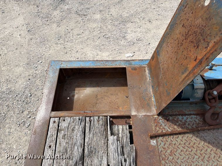image for item FP3029 1997 Trail King drop deck trailer