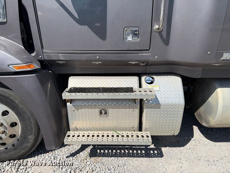 image for item FP3034 2020 Western Star 5700 semi truck