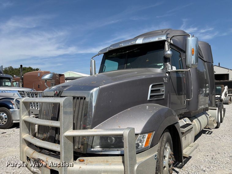 image for item FP3034 2020 Western Star 5700 semi truck