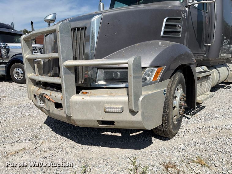 image for item FP3034 2020 Western Star 5700 semi truck