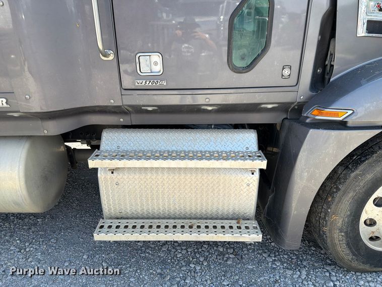 image for item FP3034 2020 Western Star 5700 semi truck