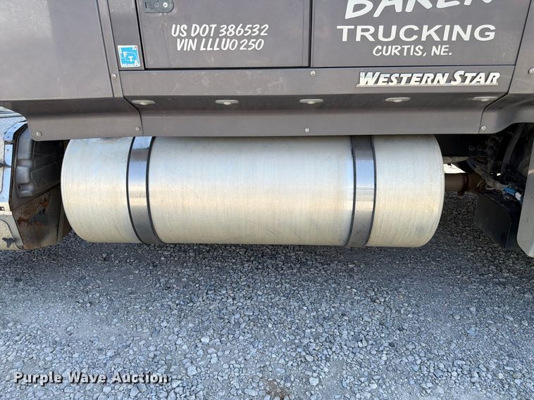image for item FP3034 2020 Western Star 5700 semi truck