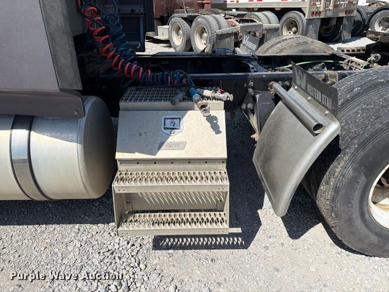 image for item FP3034 2020 Western Star 5700 semi truck