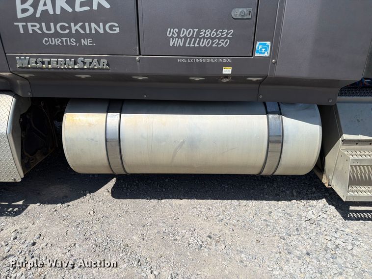 image for item FP3034 2020 Western Star 5700 semi truck