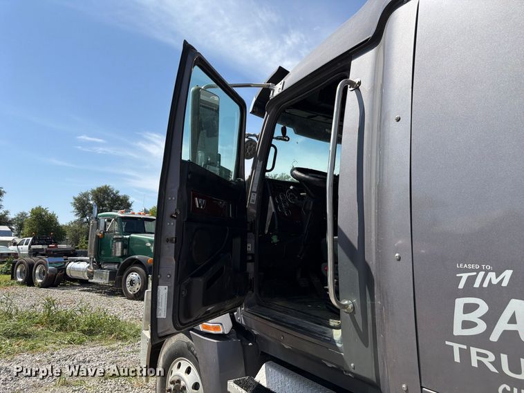 image for item FP3034 2020 Western Star 5700 semi truck