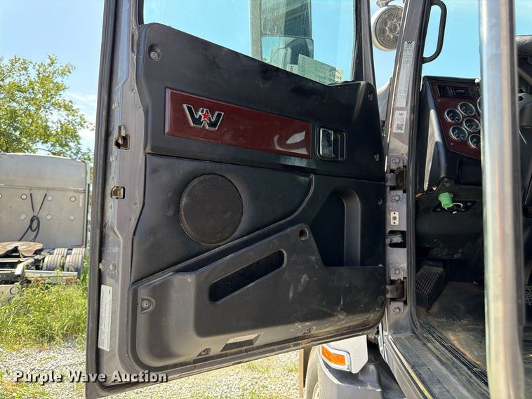 image for item FP3034 2020 Western Star 5700 semi truck