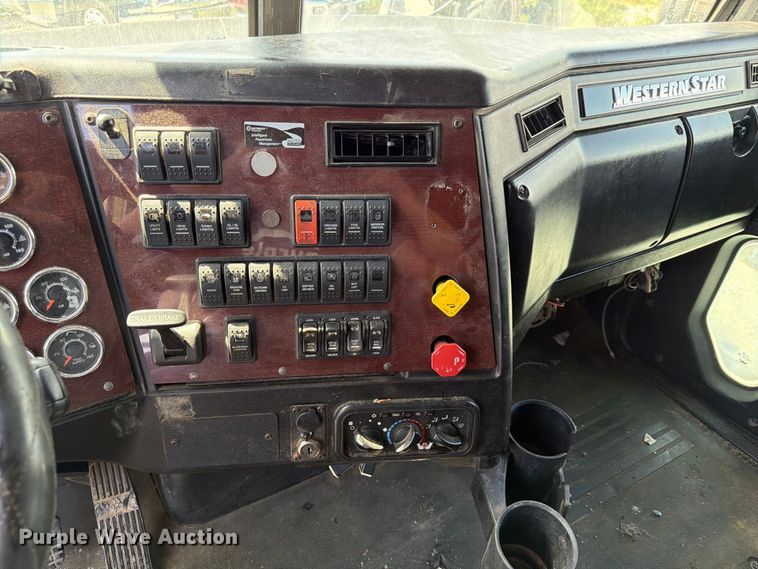 image for item FP3034 2020 Western Star 5700 semi truck