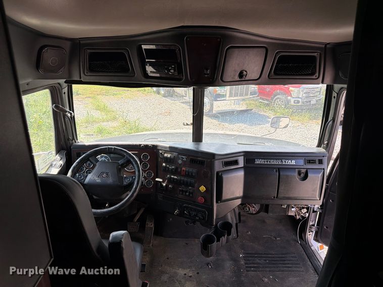image for item FP3034 2020 Western Star 5700 semi truck