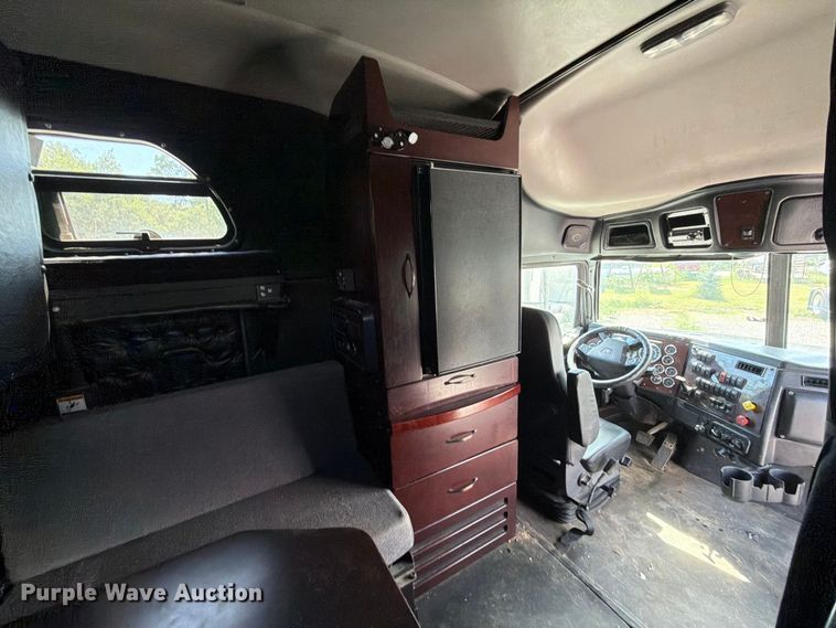 image for item FP3034 2020 Western Star 5700 semi truck