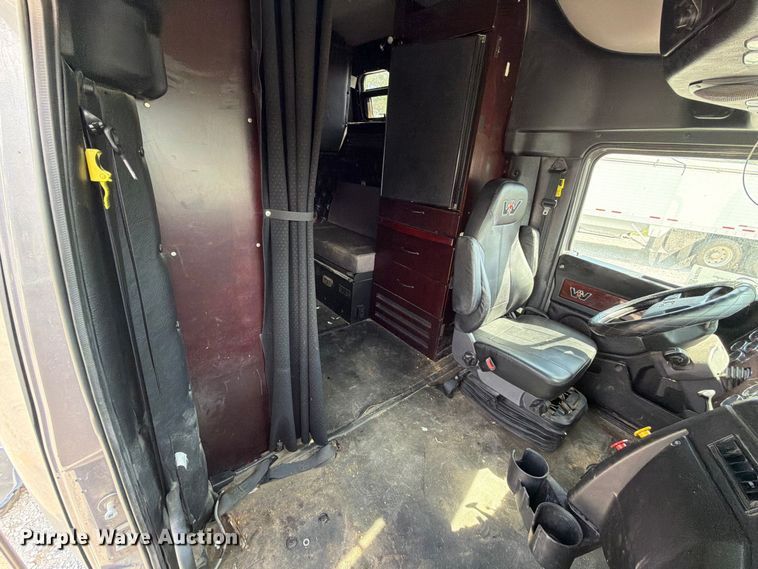 image for item FP3034 2020 Western Star 5700 semi truck