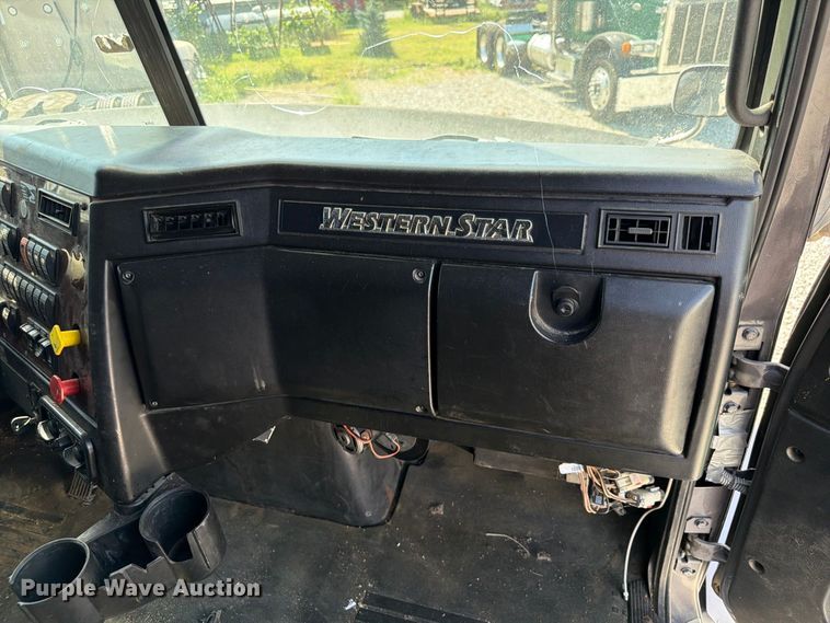 image for item FP3034 2020 Western Star 5700 semi truck