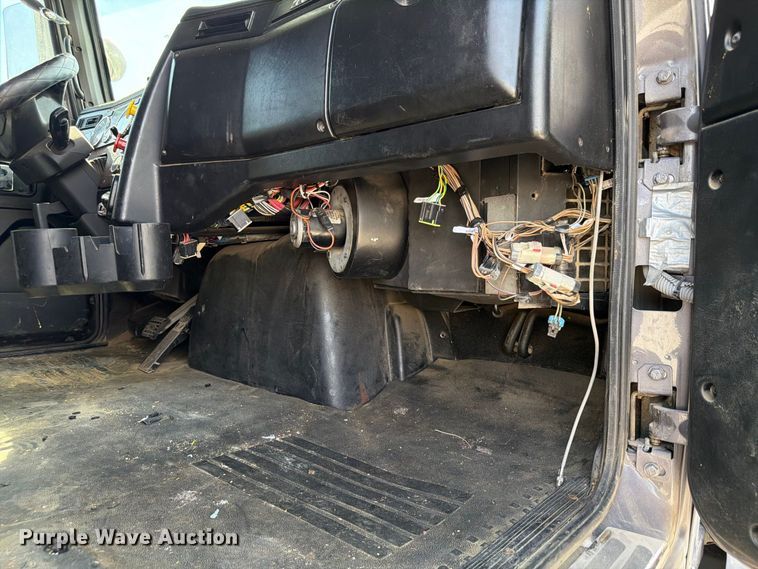 image for item FP3034 2020 Western Star 5700 semi truck