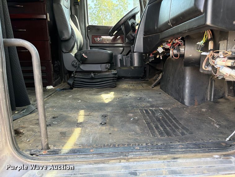 image for item FP3034 2020 Western Star 5700 semi truck