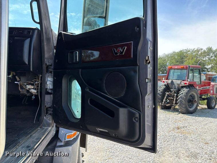 image for item FP3034 2020 Western Star 5700 semi truck