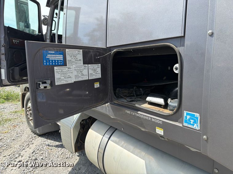 image for item FP3034 2020 Western Star 5700 semi truck