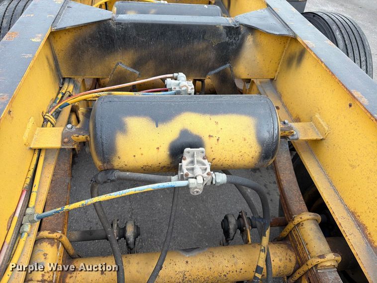 image for item FP4065 1987 Hyundai container trailer