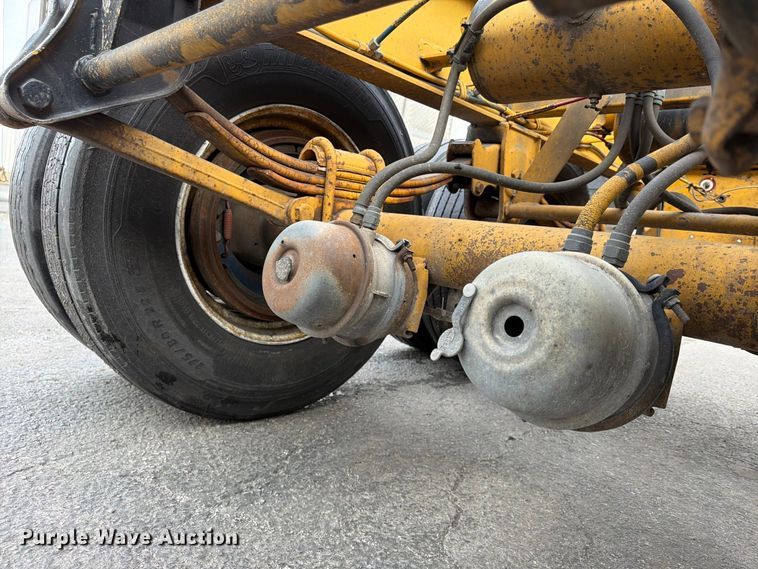 image for item FP4065 1987 Hyundai container trailer