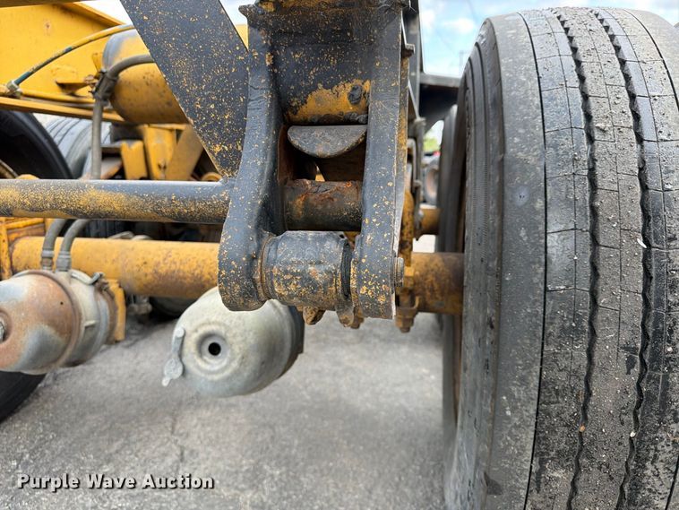 image for item FP4065 1987 Hyundai container trailer