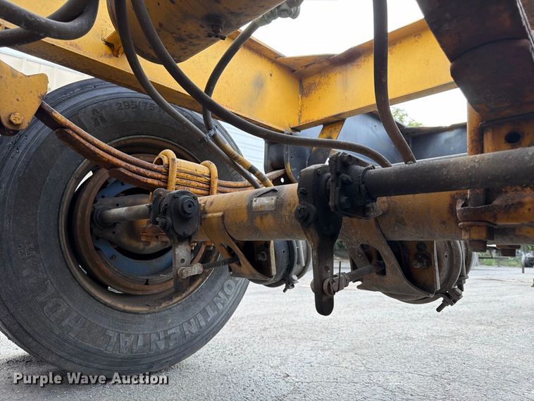 image for item FP4065 1987 Hyundai container trailer