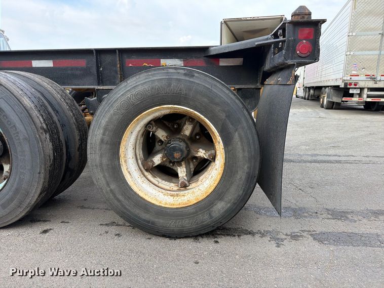 image for item FP4065 1987 Hyundai container trailer