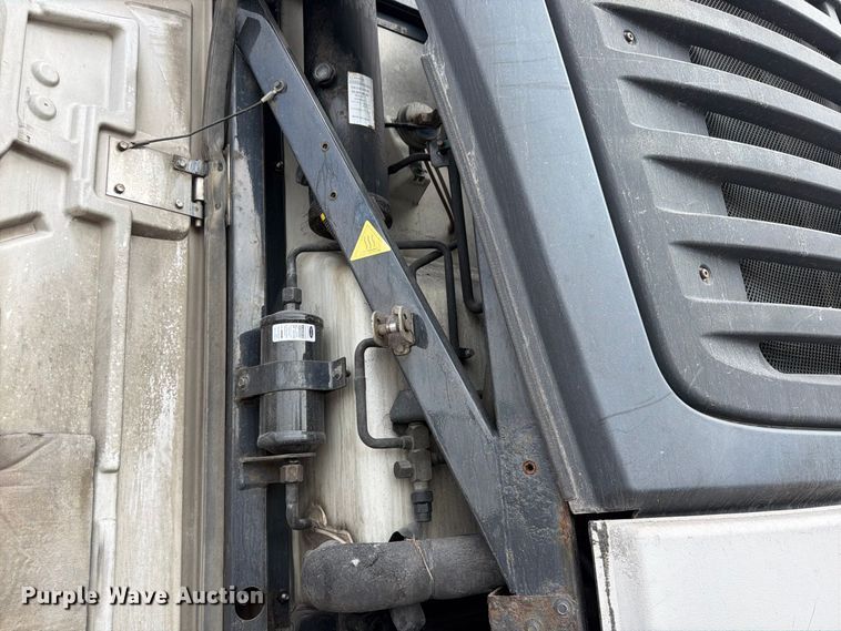 image for item FP4069 2012 Utility VS2RA refrigerated van trailer