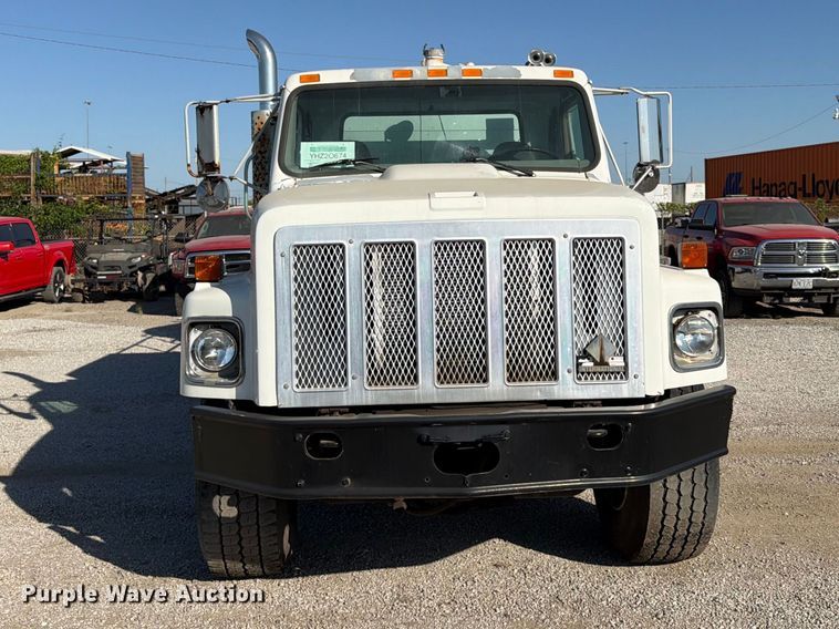 image for item FP4084 1996 International 2674 flatbed truck