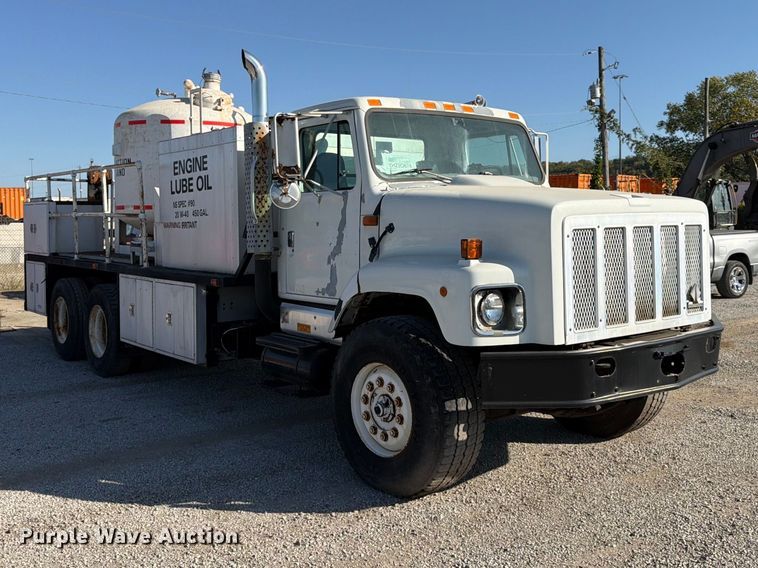 image for item FP4084 1996 International 2674 flatbed truck