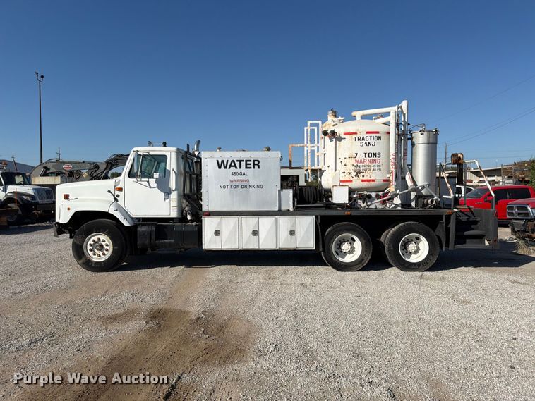 image for item FP4084 1996 International 2674 flatbed truck