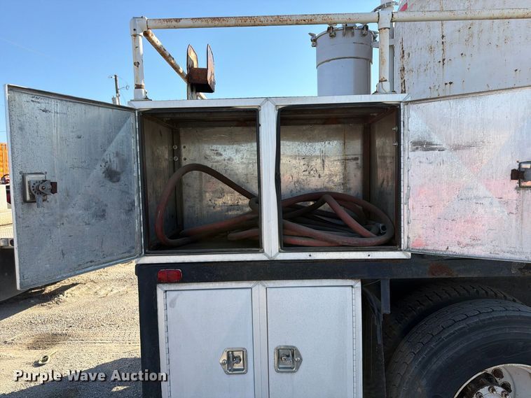 image for item FP4084 1996 International 2674 flatbed truck