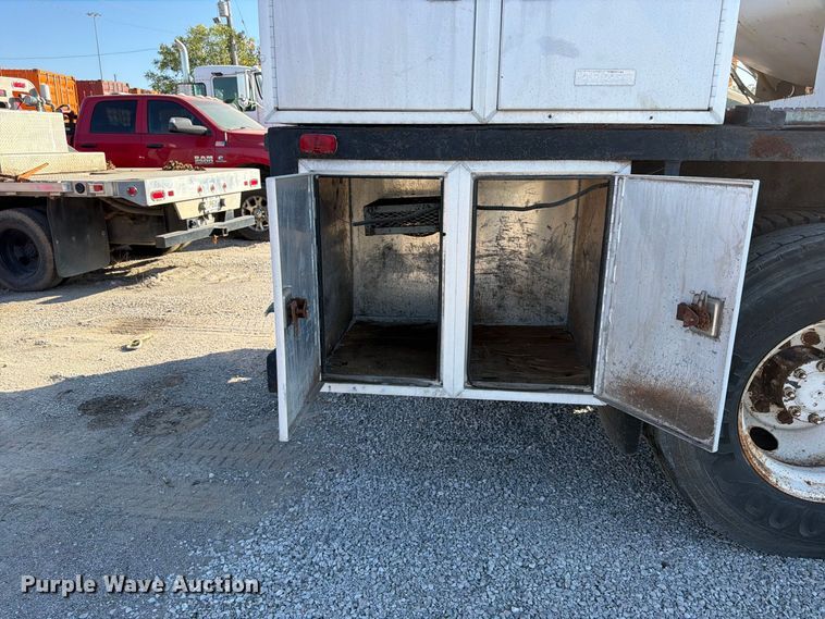 image for item FP4084 1996 International 2674 flatbed truck