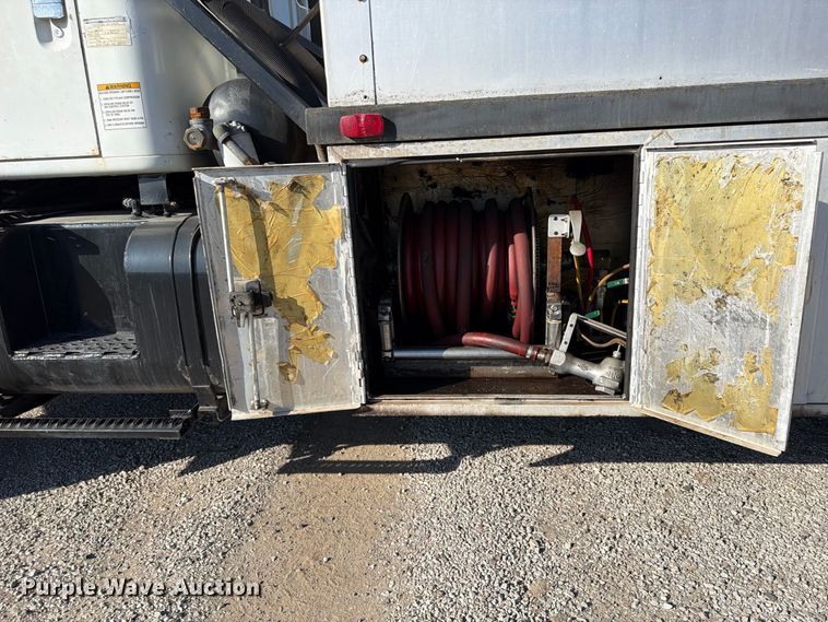 image for item FP4084 1996 International 2674 flatbed truck