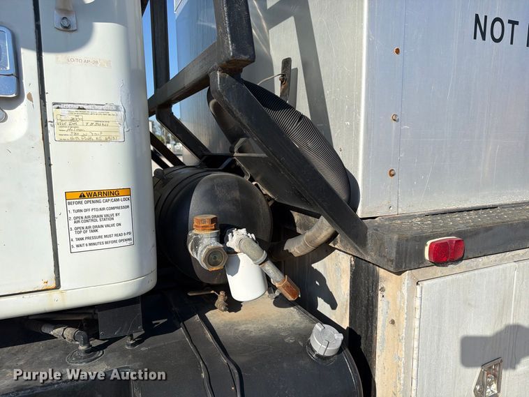image for item FP4084 1996 International 2674 flatbed truck
