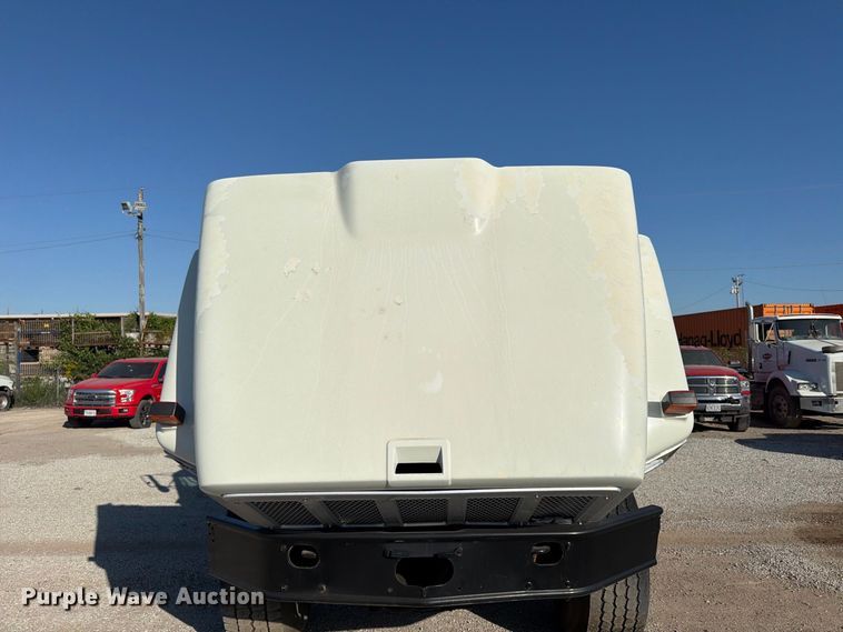 image for item FP4084 1996 International 2674 flatbed truck