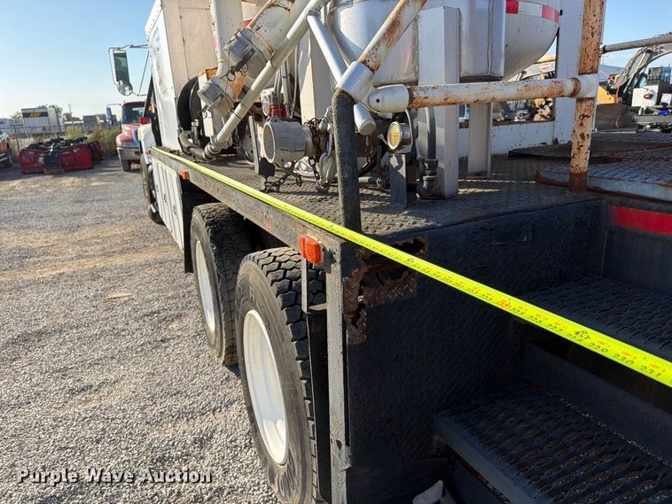 image for item FP4084 1996 International 2674 flatbed truck