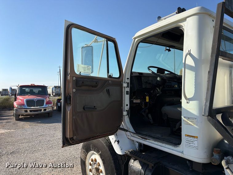 image for item FP4084 1996 International 2674 flatbed truck