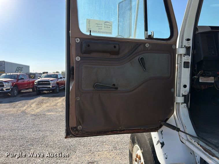 image for item FP4084 1996 International 2674 flatbed truck