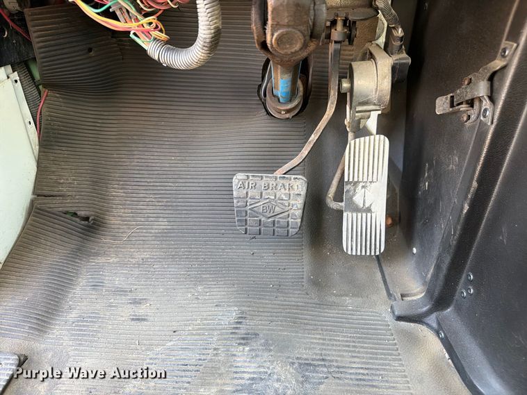 image for item FP4084 1996 International 2674 flatbed truck