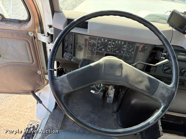 image for item FP4084 1996 International 2674 flatbed truck