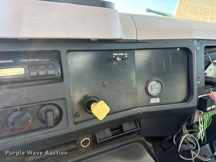 image for item FP4084 1996 International 2674 flatbed truck