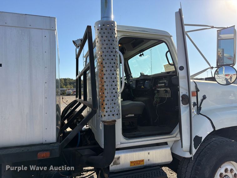 image for item FP4084 1996 International 2674 flatbed truck